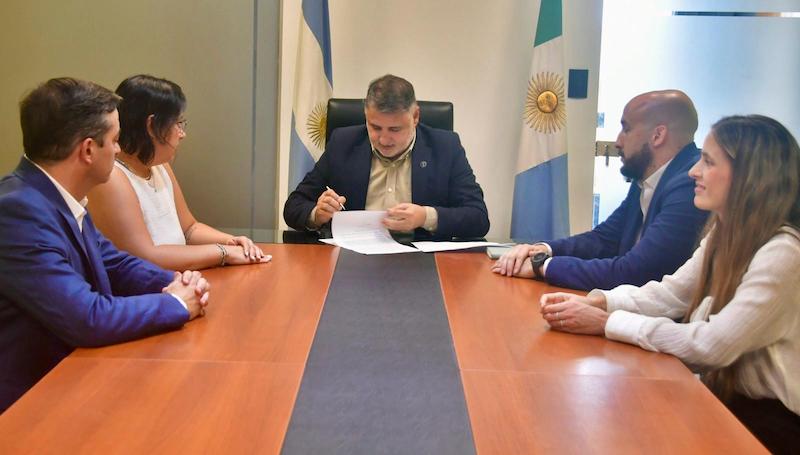 Impulsar Chaco: el gobierno provincial y la Cámara de Comercio de Resistencia firmaron un convenio para dictar cursos de formación Impulsar Chaco: el gobierno provincial y la Cámara de Comercio de Resistencia firmaron un convenio para dictar cursos de formación