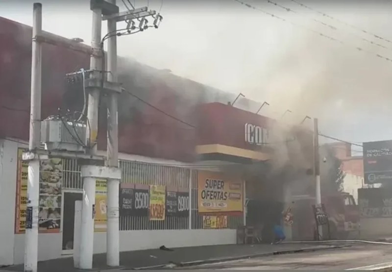 Incendio en un supermercado en Jujuy: murieron cinco personas, hay 33 heridos y dos detenidos Incendio en un supermercado en Jujuy: murieron cinco personas, hay 33 heridos y dos detenidos