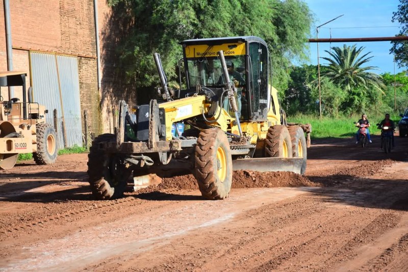 El Municipio de Castelli trabaja en el mejoramiento de calles enripiadas tras las jornadas de lluvia El Municipio de Castelli trabaja en el mejoramiento de calles enripiadas tras las jornadas de lluvia