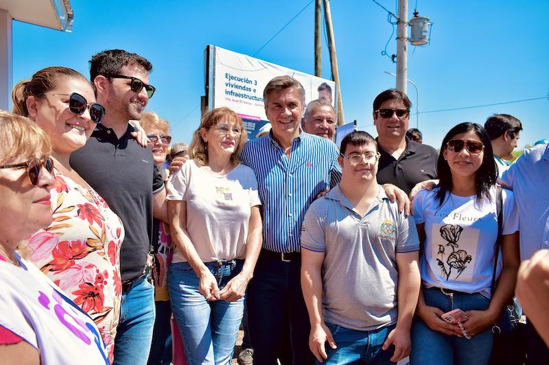 El gobernador Zdero entregó viviendas a familias del paraje El Palmar El gobernador Zdero entregó viviendas a familias del paraje El Palmar