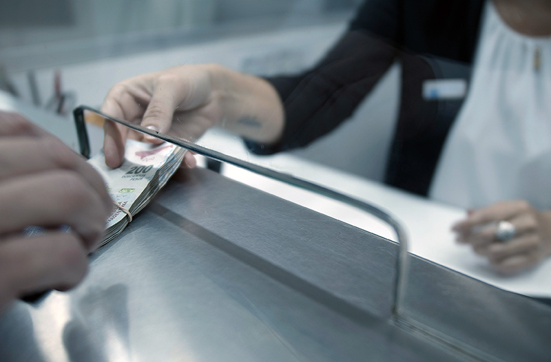 La batalla menos pensada de Milei: a los bancos no les gusta perder plata La batalla menos pensada de Milei: a los bancos no les gusta perder plata