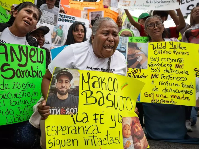 Un juez amenaza a Trump con abrir una investigación por desacato por no parar los vuelos de deportación Un juez amenaza a Trump con abrir una investigación por desacato por no parar los vuelos de deportación