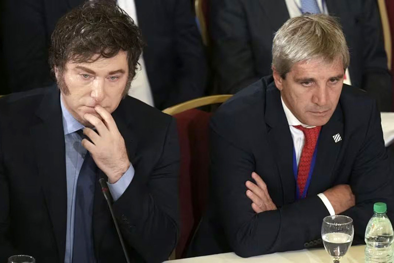 Caputo y Milei se preparan para un octubre ‘seco’ en dólares y hay versiones de más medidas Caputo y Milei se preparan para un octubre ‘seco’ en dólares y hay versiones de más medidas