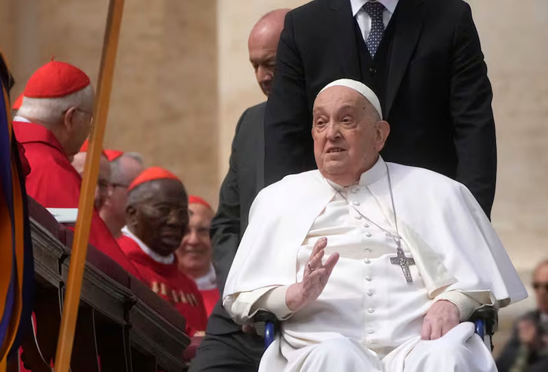 Misa de Domingo de Ramos: el papa Francisco salió a saludar a los fieles y pidió por los pobres Misa de Domingo de Ramos: el papa Francisco salió a saludar a los fieles y pidió por los pobres