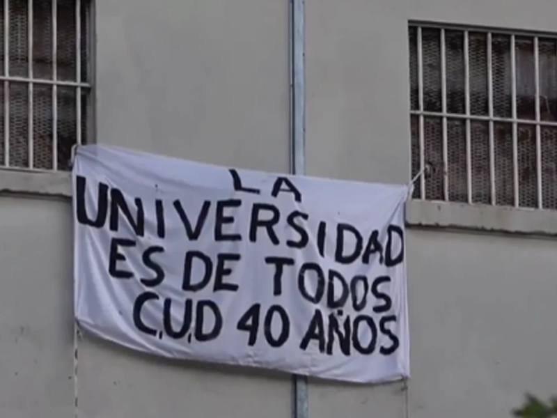 Motín en el penal de Devoto en reclamo por el cierre de los Centros de Estudiantes universitarios Motín en el penal de Devoto en reclamo por el cierre de los Centros de Estudiantes universitarios