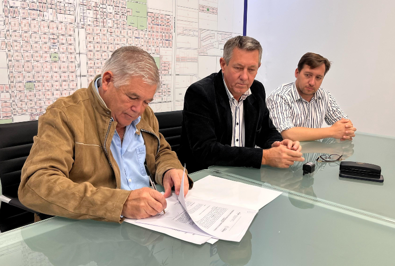 SAMEEP y el Municipio de Charata acordaron por la extensión de redes de distribución de agua potable SAMEEP y el Municipio de Charata acordaron por la extensión de redes de distribución de agua potable