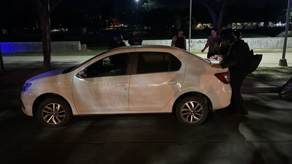 Detuvieron a un hombre armado con droga tras peligrosa maniobra Detuvieron a un hombre armado con droga tras peligrosa maniobra