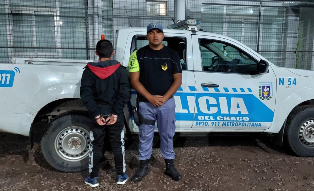 Un detenido por robo y otro por portar un arma blanca