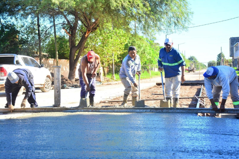 Pavimento en Castelli: “Nos sentimos orgullosos de continuar esta obra con fondos propios” Pavimento en Castelli: “Nos sentimos orgullosos de continuar esta obra con fondos propios”