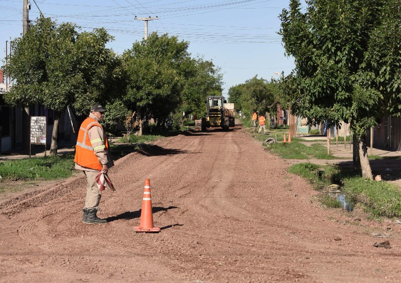 Meiriño constató el enripiado y las mejoras en calles Padre Cerqueira y Bogotá de Resistencia Meiriño constató el enripiado y las mejoras en calles Padre Cerqueira y Bogotá de Resistencia