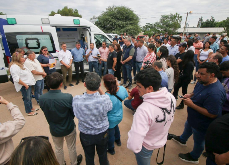 En Villa Río Bermejito, Zdero entregó una nueva ambulancia para reforzar el servicio de Salud En Villa Río Bermejito, Zdero entregó una nueva ambulancia para reforzar el servicio de Salud