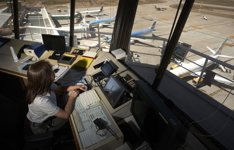 Conciliación obligatoria: suspenden por 15 días el paro de controladores aéreos Conciliación obligatoria: suspenden por 15 días el paro de controladores aéreos
