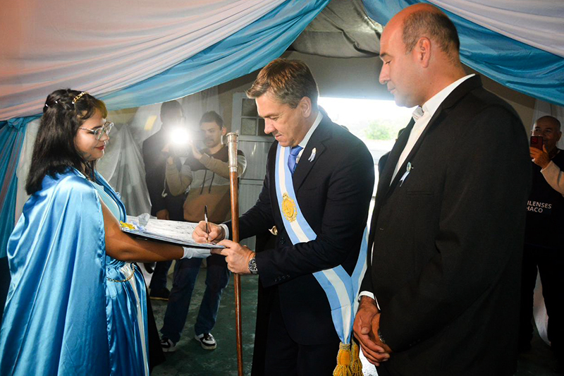 Zdero encabezó en Basail el acto central por el 215° Aniversario de la Revolución de Mayo Zdero encabezó en Basail el acto central por el 215° Aniversario de la Revolución de Mayo