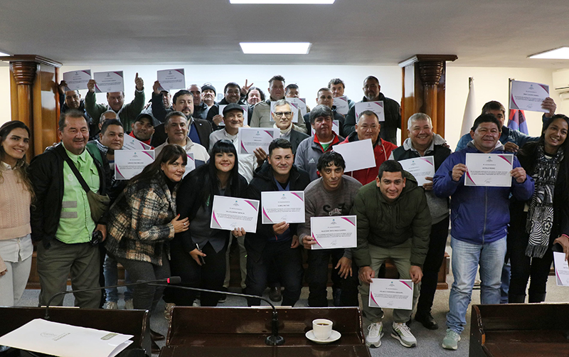 Legisladores reconocieron tarea de “Los Carpinchos” que limpian las lagunas capitalinas Legisladores reconocieron tarea de “Los Carpinchos” que limpian las lagunas capitalinas