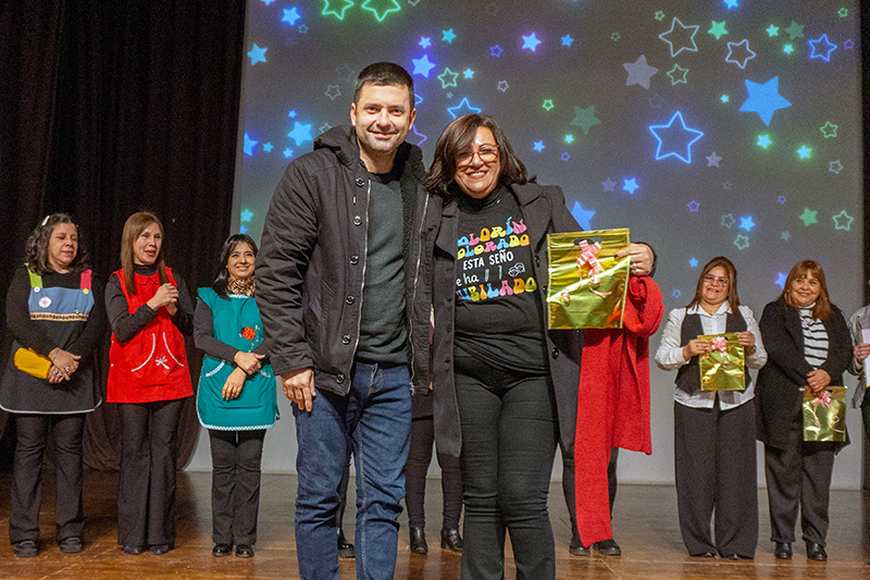 Sáenz Peña: el intendente Cipolini participó del acto por el Día Nacional de los Jardines de Infantes Sáenz Peña: el intendente Cipolini participó del acto por el Día Nacional de los Jardines de Infantes