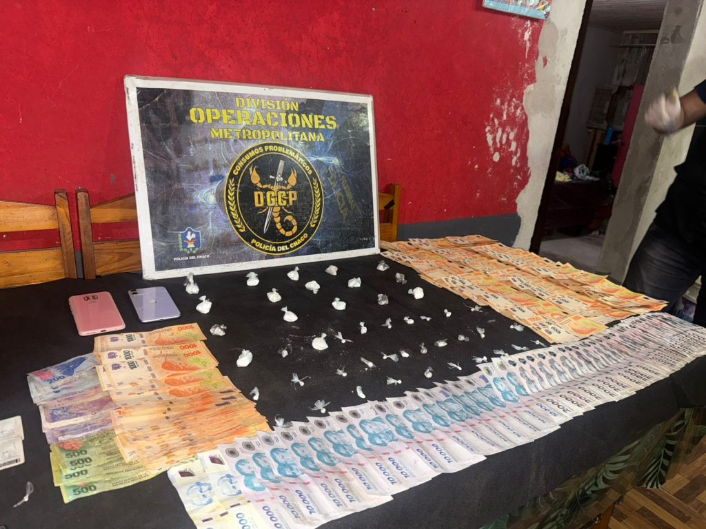 Golpe al narcomenudeo: incautan más de medio millón de pesos y casi 100 gramos de cocaína Golpe al narcomenudeo: incautan más de medio millón de pesos y casi 100 gramos de cocaína