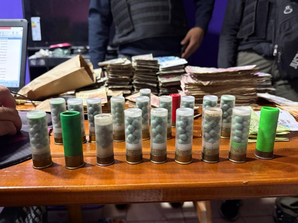 Golpe al narcomenudeo: desbaratan búnkeres de droga en operativos simultáneos