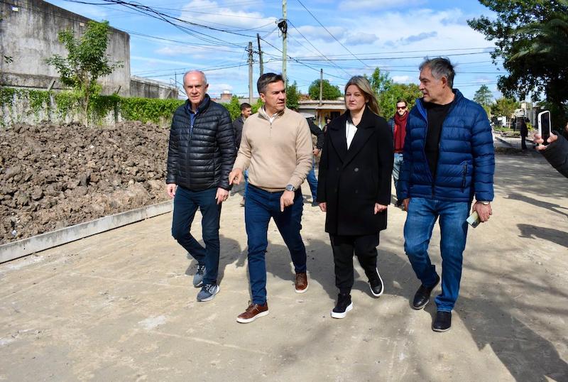 El gobernador Zdero constató el avance de pavimentación de la calle Cocomarola El gobernador Zdero constató el avance de pavimentación de la calle Cocomarola