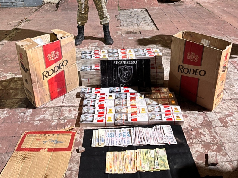 Interceptaron una camioneta con cigarrillos de contrabando y más de 0 mil en efectivo Interceptaron una camioneta con cigarrillos de contrabando y más de 0 mil en efectivo