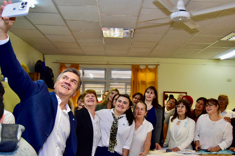 En Barranqueras, Zdero habilitó las refacciones de la escuela de formación profesional Nº 10 En Barranqueras, Zdero habilitó las refacciones de la escuela de formación profesional Nº 10