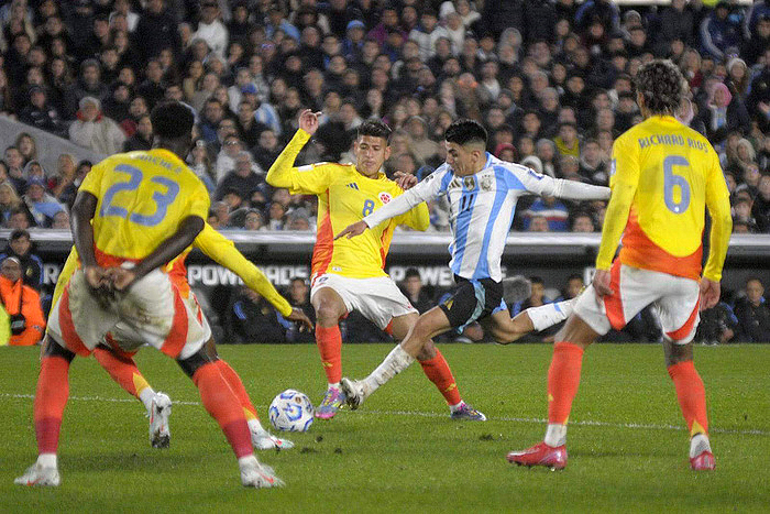 Con más carácter que fútbol, la Scaloneta pudo empatarle a Colombia Con más carácter que fútbol, la Scaloneta pudo empatarle a Colombia