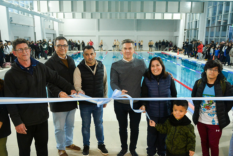 El gobernador Zdero habilitó la pileta climatizada del CEF N° 1-IESEF El gobernador Zdero habilitó la pileta climatizada del CEF N° 1-IESEF