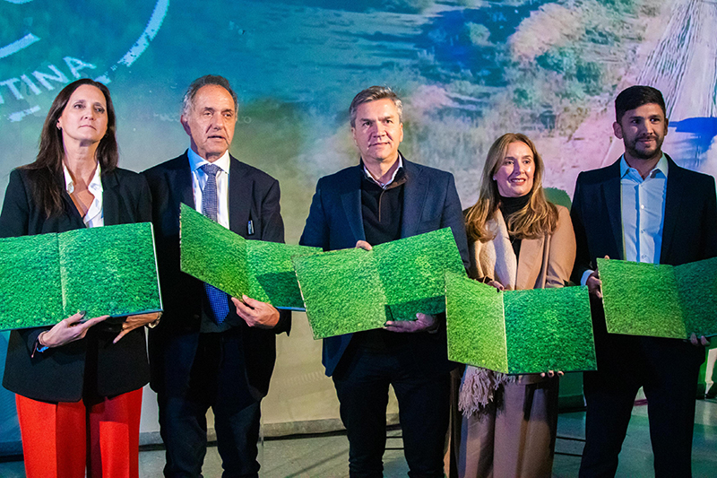 El gobernador Zdero presentó el libro “El Impenetrable” en la Casa del Chaco en Buenos Aires El gobernador Zdero presentó el libro “El Impenetrable” en la Casa del Chaco en Buenos Aires