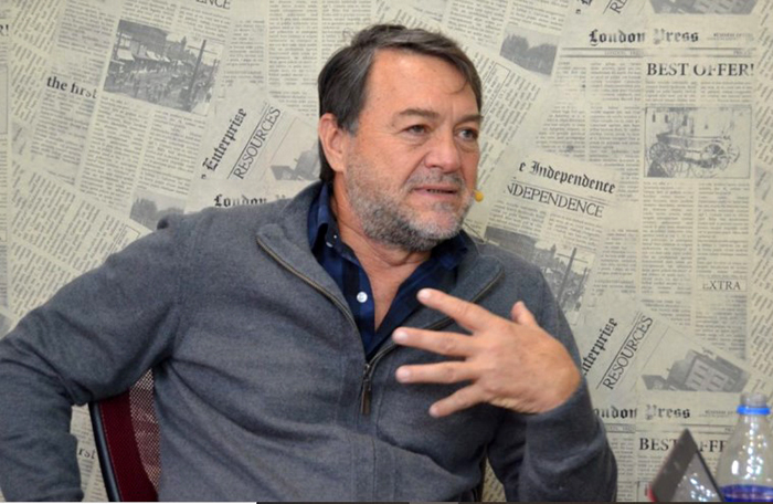 Bárbaro: “Sturzenegger festeja la desregulación cuando hay 13 mil productores muriéndose en la chacra” Bárbaro: “Sturzenegger festeja la desregulación cuando hay 13 mil productores muriéndose en la chacra”