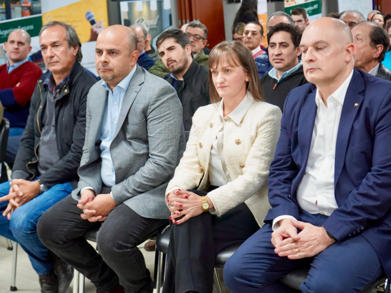 La vicegobernadora Schneider acompañó el aniversario 74 de la Fechaco La vicegobernadora Schneider acompañó el aniversario 74 de la Fechaco