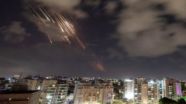 Nuevo bombardeo de Irán contra Israel: los misiles impactaron en Haifa y amenazaron con ataques más severos Nuevo bombardeo de Irán contra Israel: los misiles impactaron en Haifa y amenazaron con ataques más severos