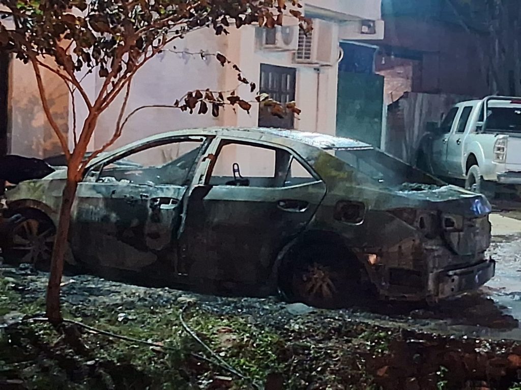 El automóvil de un comerciante de Barranqueras apareció incendiado: investigan las causas El automóvil de un comerciante de Barranqueras apareció incendiado: investigan las causas