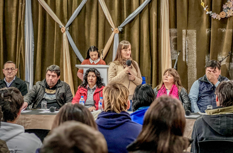 En Villa Berthet, Schneider encabezó una jornada para promover acciones preventivas de consumos problemáticos En Villa Berthet, Schneider encabezó una jornada para promover acciones preventivas de consumos problemáticos
