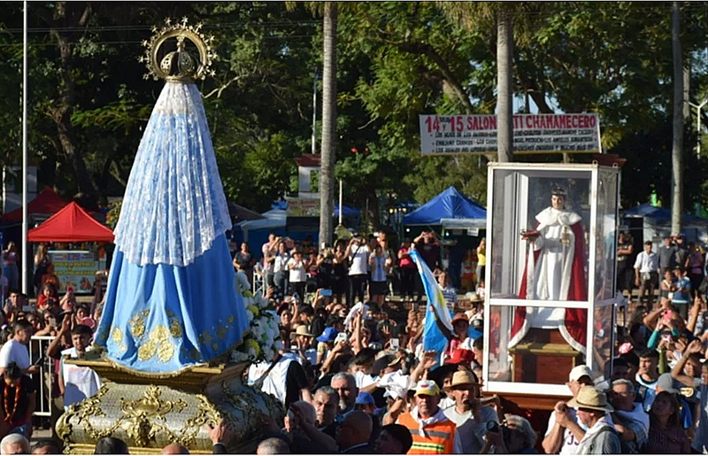 Peregrinación a Itatí: miles de fieles de San Luis del Palmar llegaron a la Basílica Peregrinación a Itatí: miles de fieles de San Luis del Palmar llegaron a la Basílica