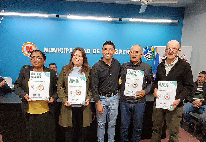 La Municipalidad de Las Breñas entregó más de 70 títulos de propiedad a vecinos de la ciudad La Municipalidad de Las Breñas entregó más de 70 títulos de propiedad a vecinos de la ciudad