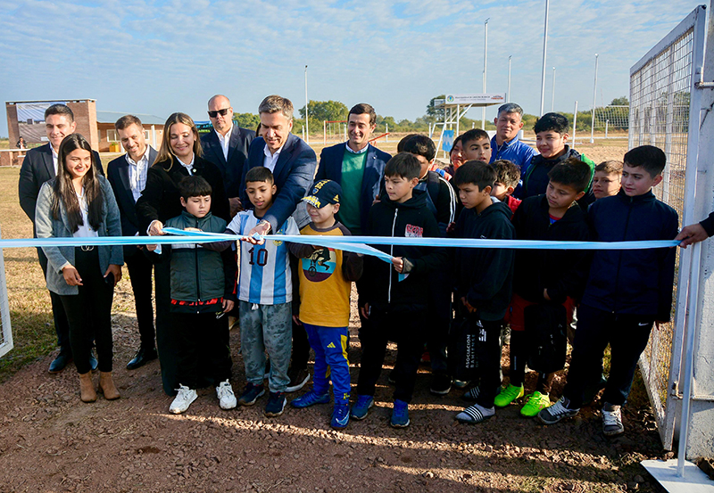 Inaugurando múltiples obras, Zdero y Panzardi celebraron un nuevo aniversario de Laguna Blanca Inaugurando múltiples obras, Zdero y Panzardi celebraron un nuevo aniversario de Laguna Blanca