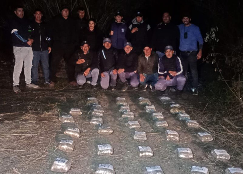 Tras enfrentamiento armado secuestran casi 49 kilos de droga en Villa Río Bermejito Tras enfrentamiento armado secuestran casi 49 kilos de droga en Villa Río Bermejito