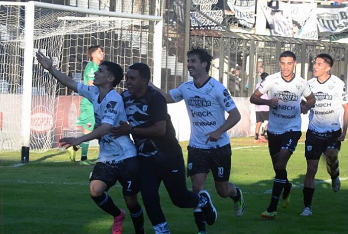 Primera Nacional: For Ever venció a Colón con dos goles de Santiago Valenzuela Primera Nacional: For Ever venció a Colón con dos goles de Santiago Valenzuela