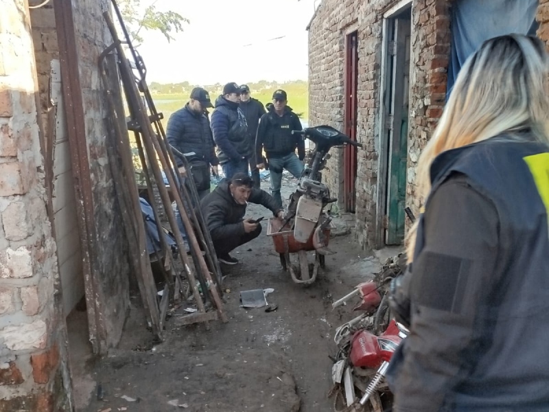 Allanan dos domicilio por una causa de supuesto robo a mano armada Allanan dos domicilio por una causa de supuesto robo a mano armada