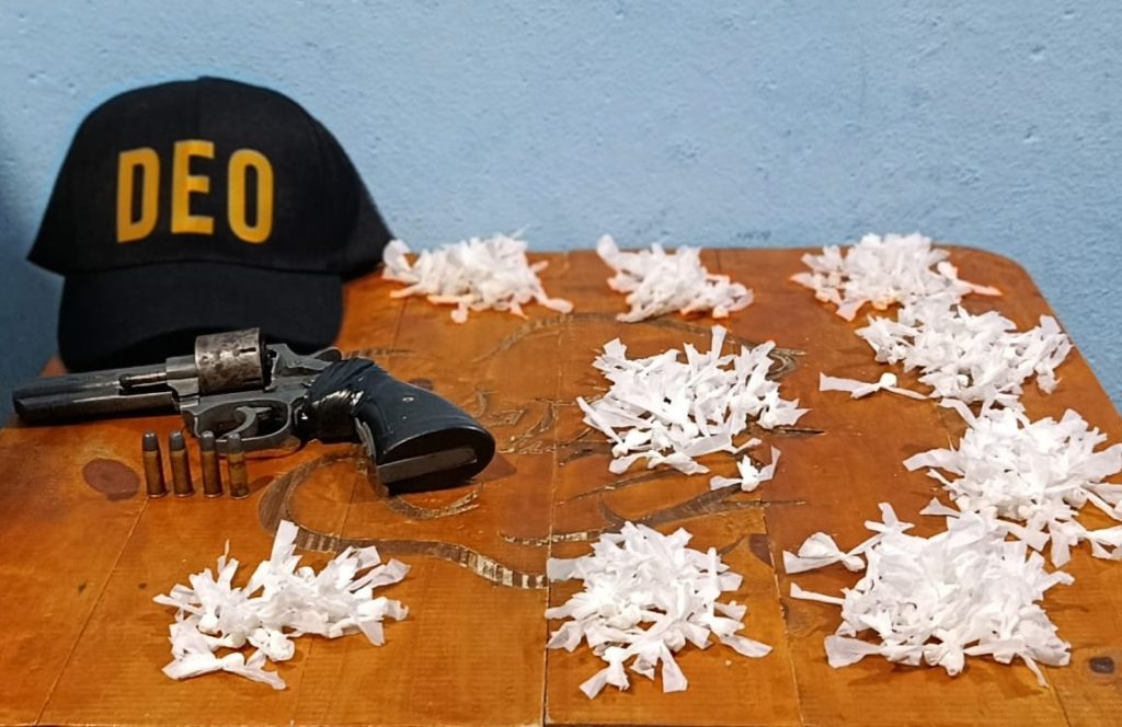 Tras un allanamiento, secuestran más de 200 “bochitas” de cocaína y un arma de fuego