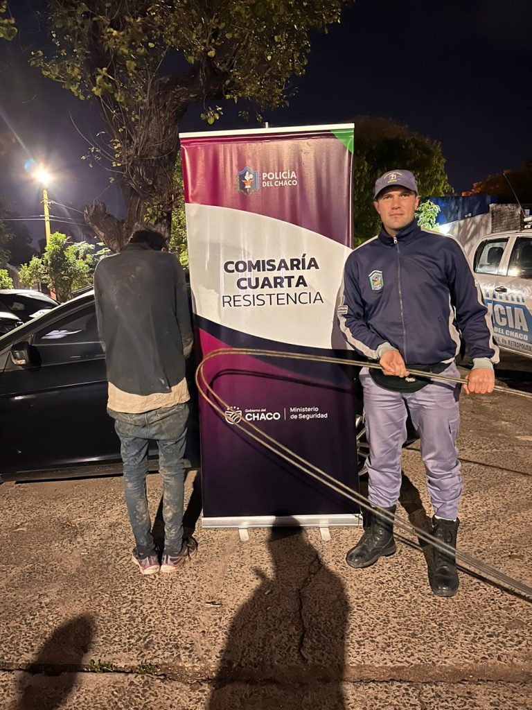 Vecinos demoraron a un hombre que se había llevado objetos de un cuartel de bomberos