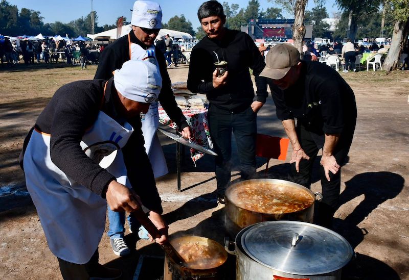 Santa Sylvina celebró la 9ª Fiesta del Locro y la Argentinidad con más de 12 mil personas Santa Sylvina celebró la 9ª Fiesta del Locro y la Argentinidad con más de 12 mil personas
