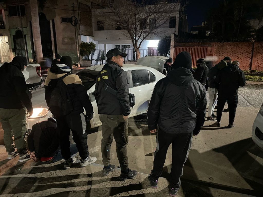 Detienen a un hombre sospechado de participar en un robo a mano armada