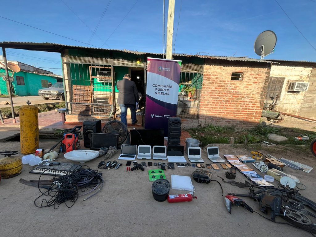 En múltiples allanamientos secuestraron armas, dinero herramientas y aprehendieron a dos hombres