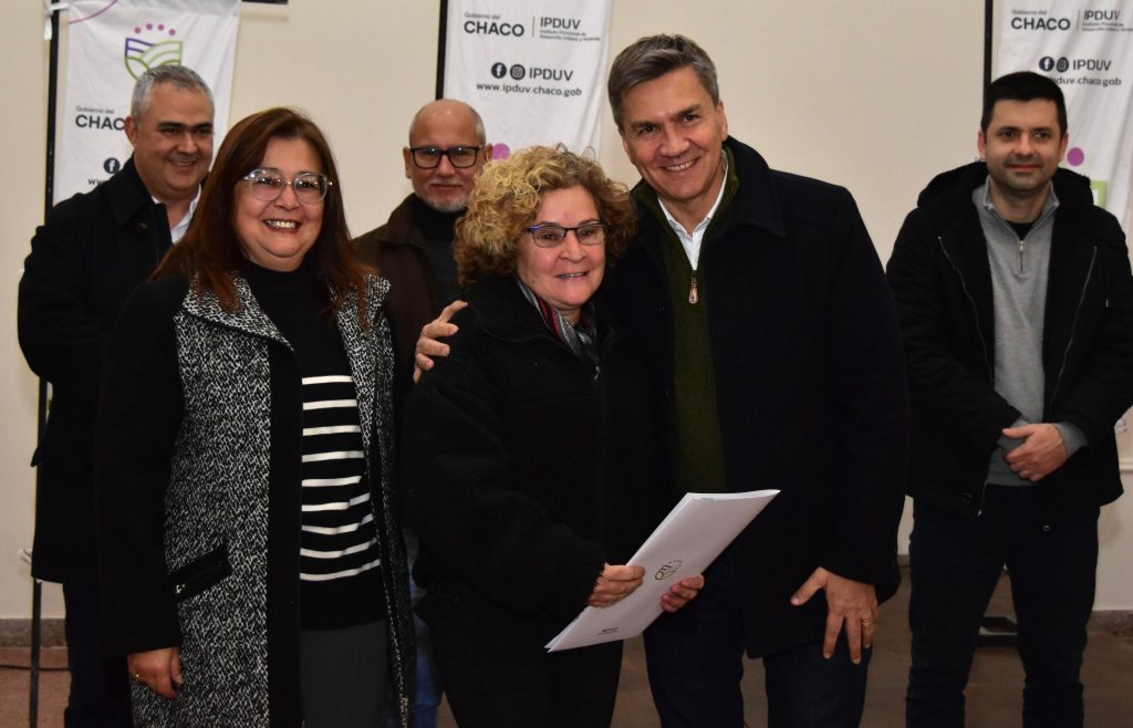 “Decidimos dar tranquilidad a la gente”: Zdero entregó 60 títulos de propiedad a familias de Sáenz Peña