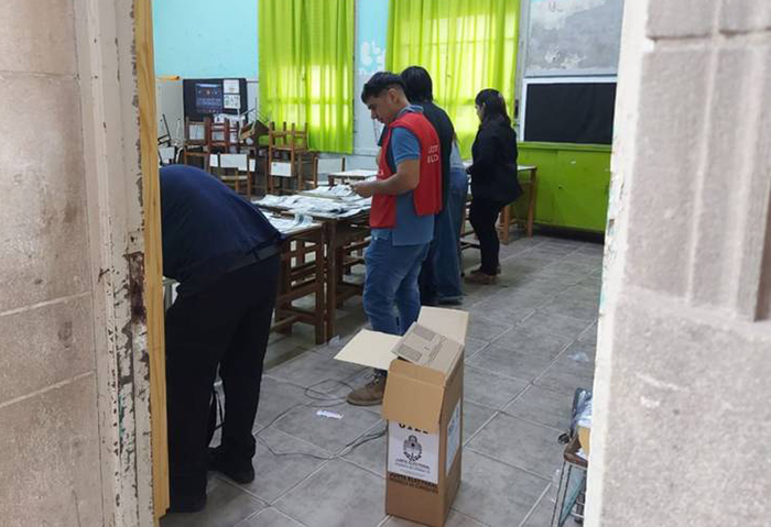 Corrientes ya sufraga este domingo con demoras en algunas escuelas al inicio de la votación Corrientes ya sufraga este domingo con demoras en algunas escuelas al inicio de la votación