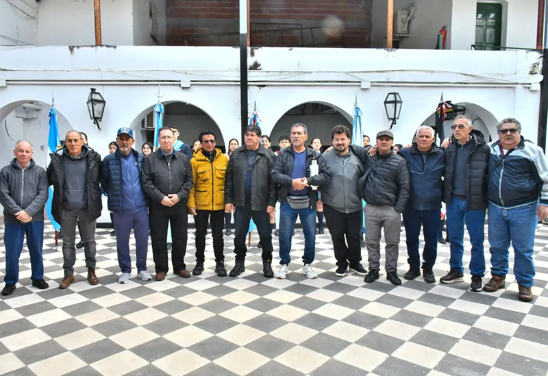 Despidieron a veteranos correntinos que viajarán a Malvinas Despidieron a veteranos correntinos que viajarán a Malvinas