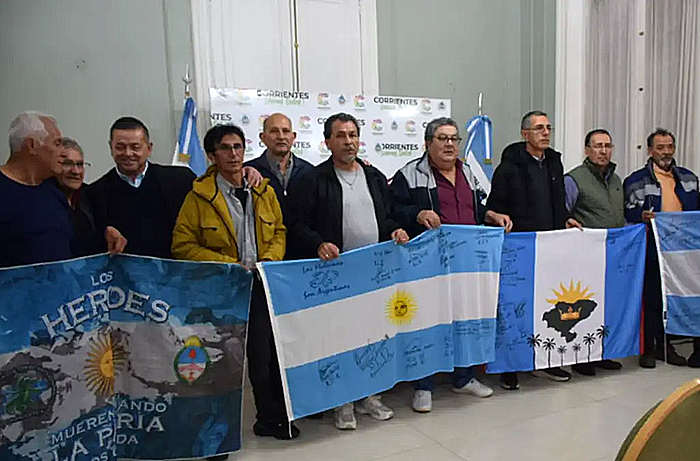 Regresó de Malvinas el contingente de excombatientes correntinos y los recibió el Gobernador Regresó de Malvinas el contingente de excombatientes correntinos y los recibió el Gobernador