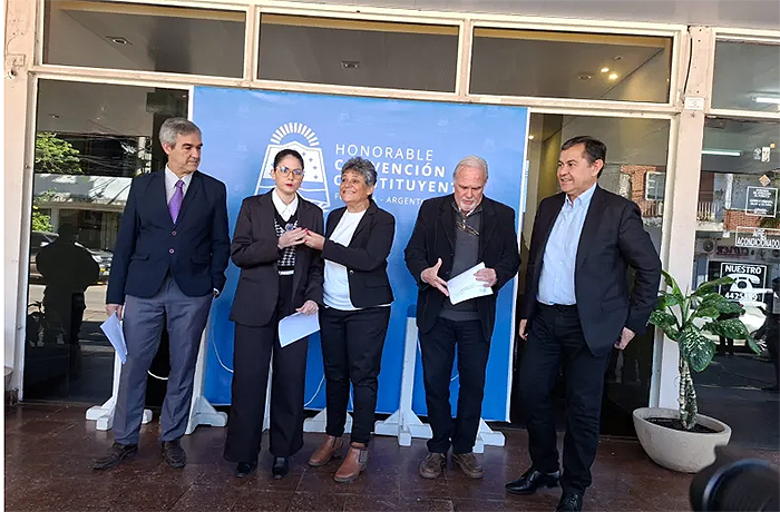 La Libertad Avanza se levantó de la Convenciôn formoseña: “Blindaron a Insfrán y pisotearon todos los derechos” La Libertad Avanza se levantó de la Convenciôn formoseña: “Blindaron a Insfrán y pisotearon todos los derechos”