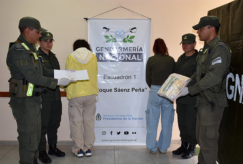 Descubren y detienen a dos mujeres por trasladar cocaína y pastillas de LSD Descubren y detienen a dos mujeres por trasladar cocaína y pastillas de LSD