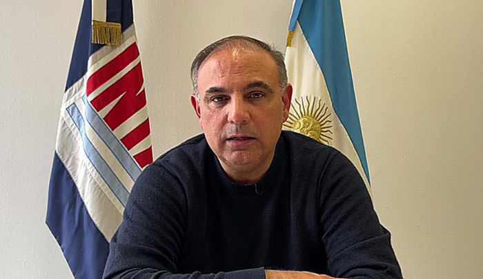 Director nacional del INTA, a trabajadores ‘pasados a disponibilidad’: “Cada uno de ustedes todavía sigue siendo empleado” Director nacional del INTA, a trabajadores ‘pasados a disponibilidad’: “Cada uno de ustedes todavía sigue siendo empleado”